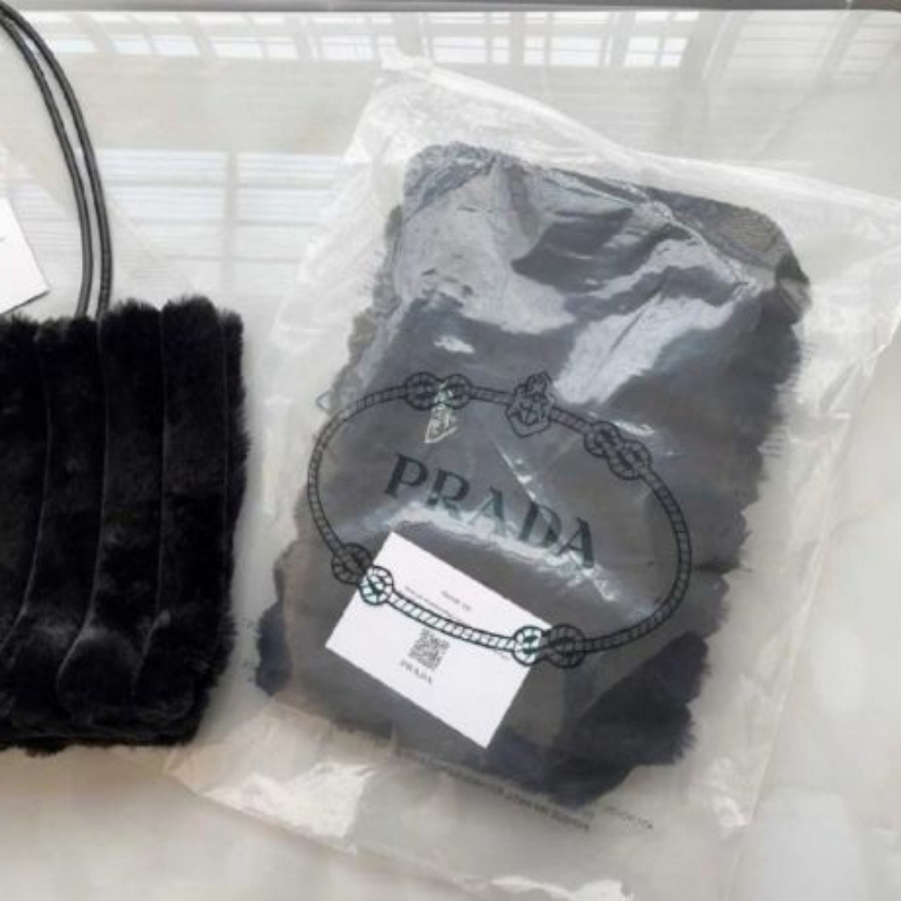 Prada VIP GWP Makeup Bag - Picture 5 of 7